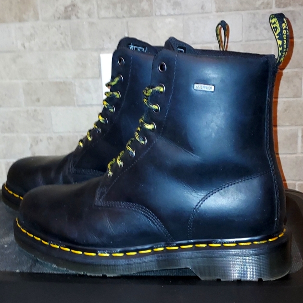 NWOT Dr.Martens 1460 WP boots men's size 11